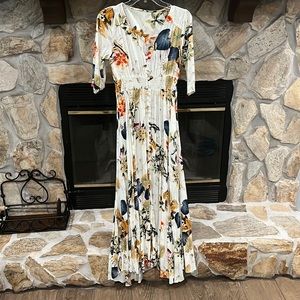 Beautiful summer maxi dress! Barely worn